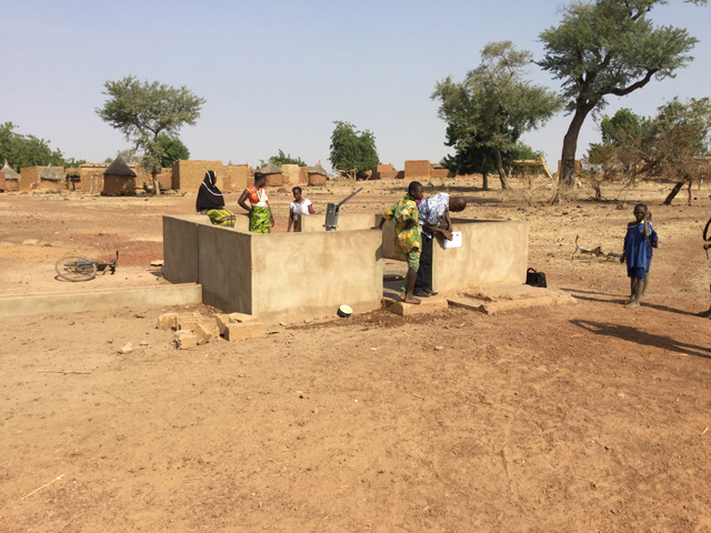 01 17 pozzo accqua bourki africa 03