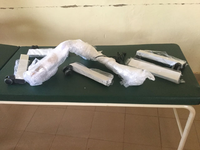 01 20 materiale medico sanitario burkina 04