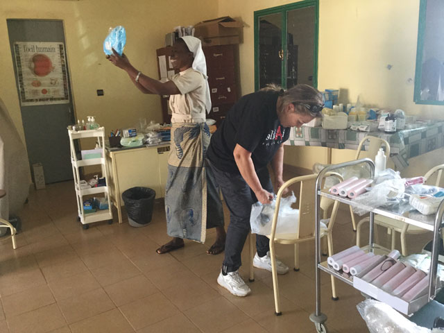 01 20 materiale medico sanitario burkina 09