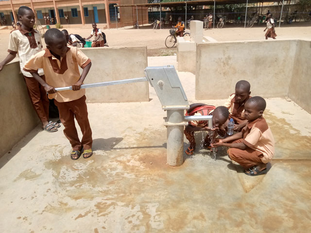 03 22 pozzo scuola koupela burkina 01
