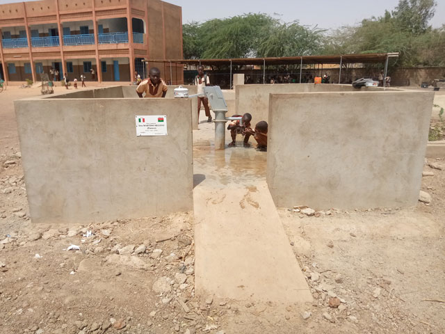 03 22 pozzo scuola koupela burkina 02