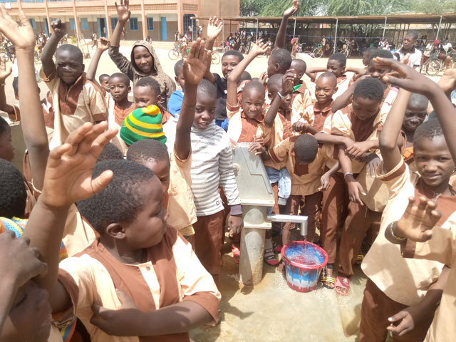 03 22 pozzo scuola koupela burkina 04
