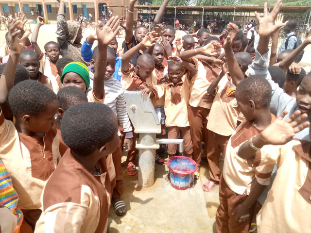 03 22 pozzo scuola koupela burkina 05