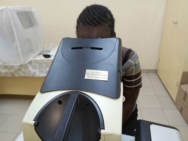 12 23 strumentazione oculistica burkina 14
