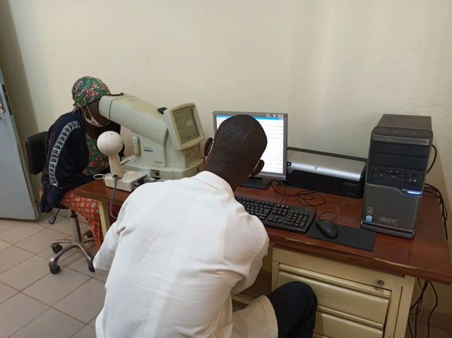 12 23 strumentazione oculistica burkina 18